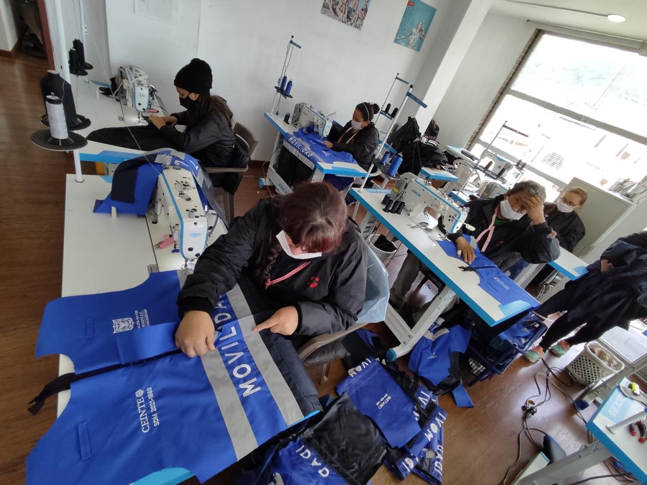 Producción en serie de chaquetas corporativas